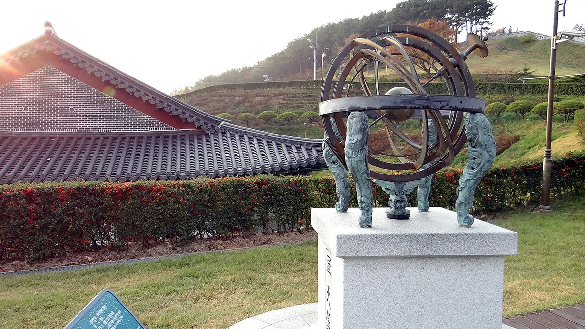 부산 장영실과학동산에 설치된 혼천의 모형